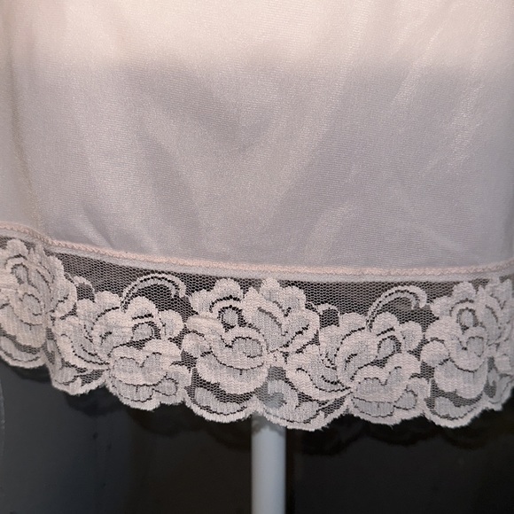 👙Sliperfection Women’s Light Pink Lace Medium Slip - Picture 2 of 4